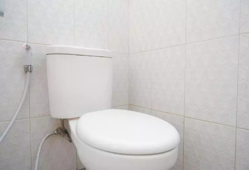 Hotelli Reddoorz Near Alun Alun Wonosobo 2