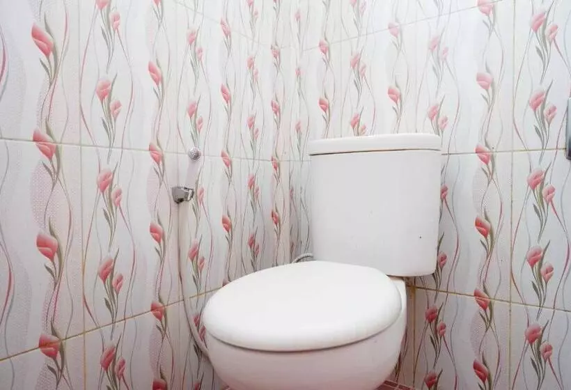 Hotelli Reddoorz Near Alun Alun Wonosobo 2