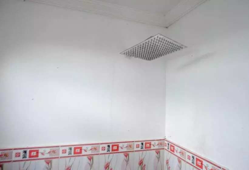 Hotelli Reddoorz Near Alun Alun Wonosobo 2