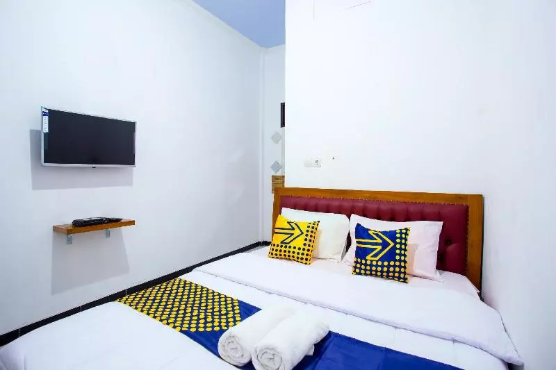 Hotelli Reddoorz Near Alun Alun Wonosobo 2