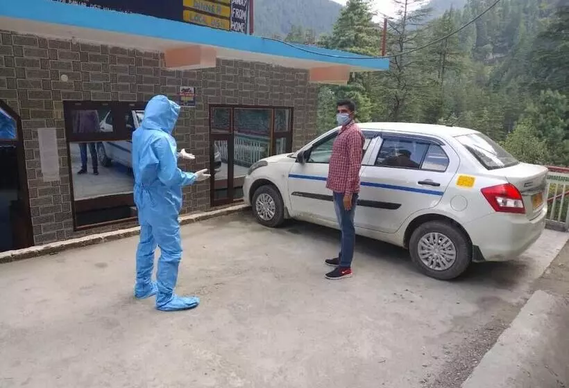 هتل The Himalayan Wild Retreat
