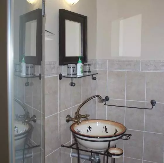 Majatalo Cheetah Lodge Guest House