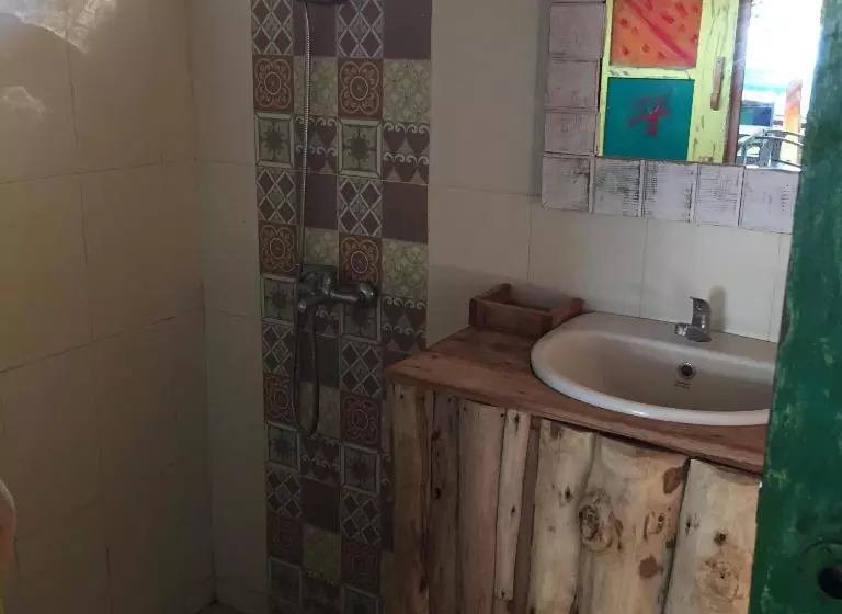 ペンション Medewi Secret Surfcamp