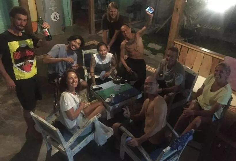 ペンション Medewi Secret Surfcamp