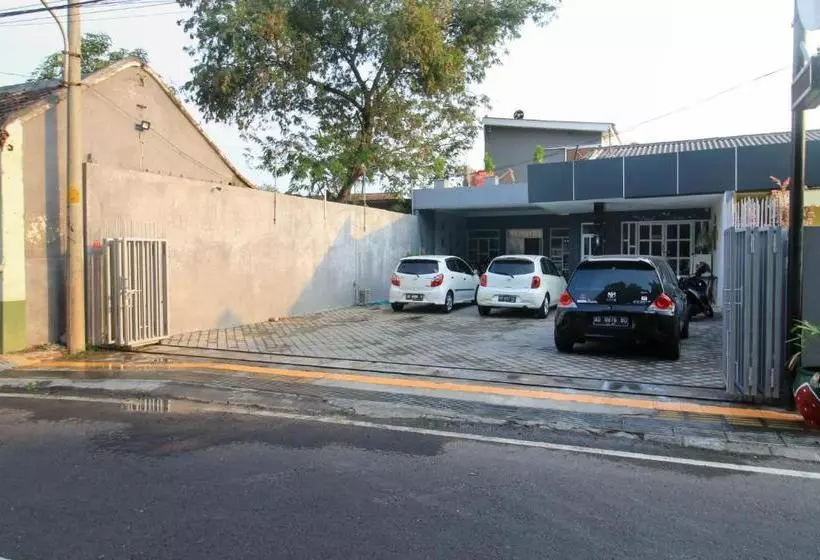 Majatalo Reddoorz At Hotel Putra Perdana Klaten