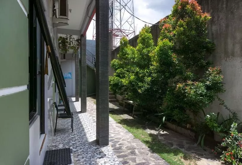 Majatalo Reddoorz At Penginapan Hello Pacitan