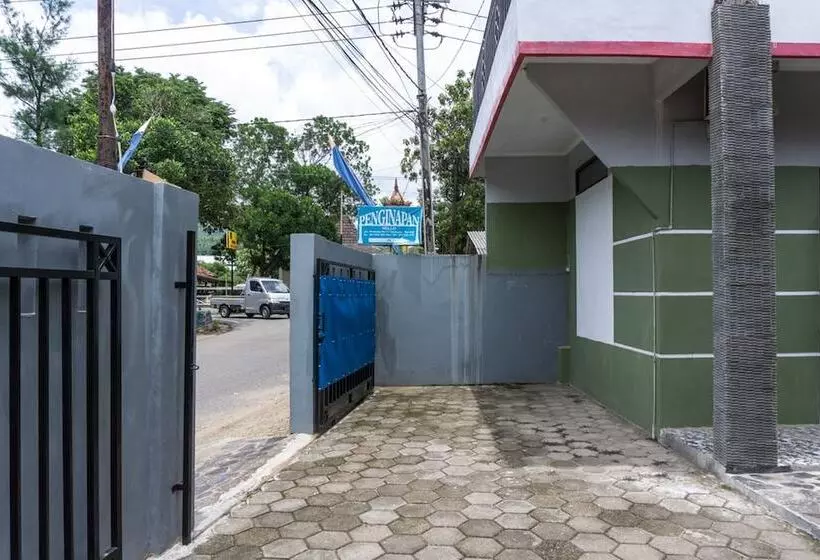 Majatalo Reddoorz At Penginapan Hello Pacitan