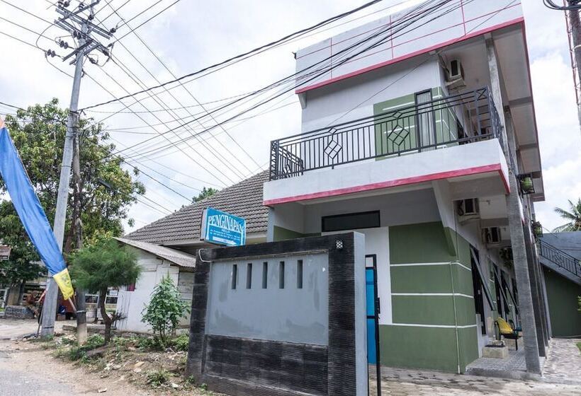 Pension Reddoorz At Penginapan Hello Pacitan