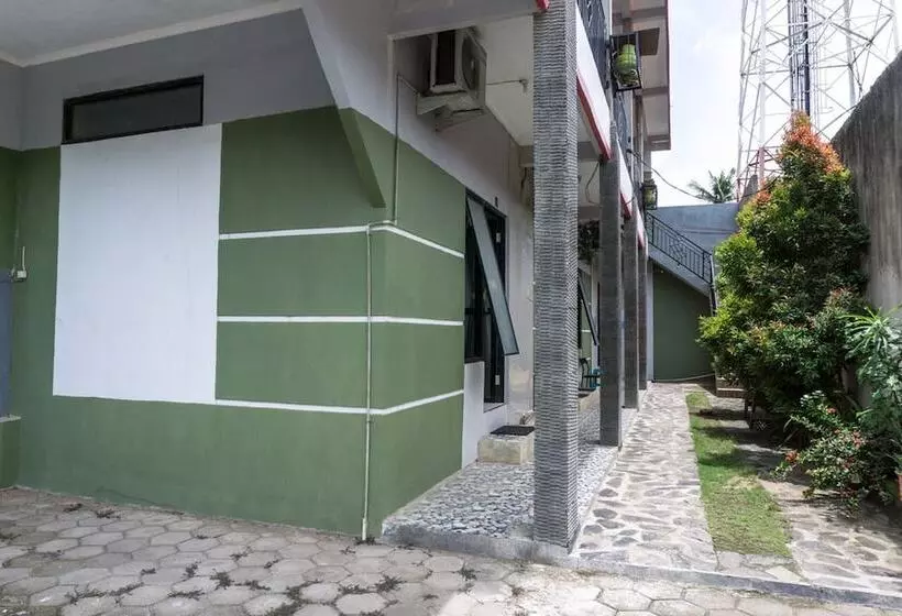 Majatalo Reddoorz At Penginapan Hello Pacitan