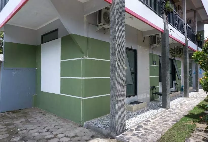 Majatalo Reddoorz At Penginapan Hello Pacitan