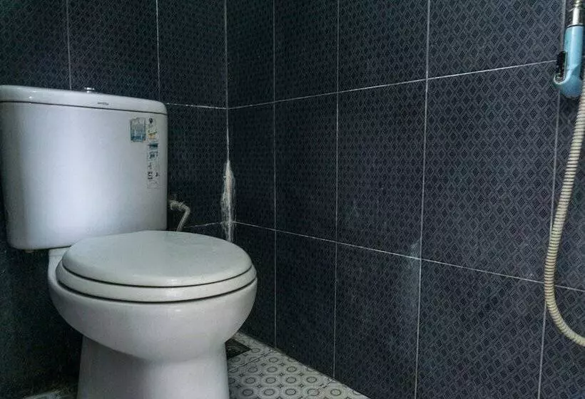 Majatalo Reddoorz At Penginapan Hello Pacitan