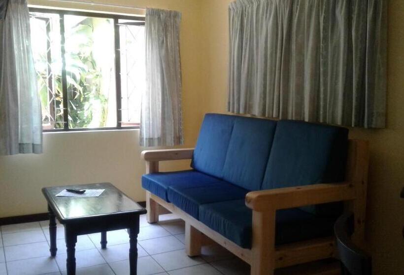 استراحتگاه Shore Breakers