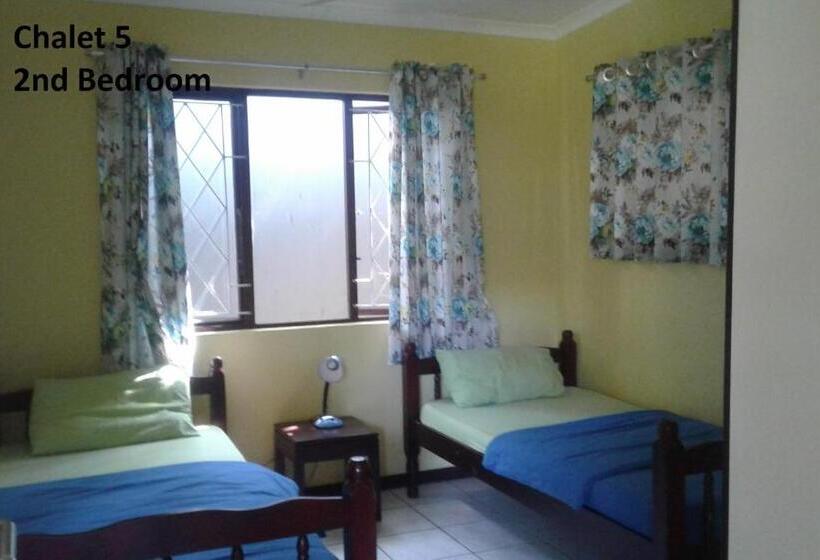 استراحتگاه Shore Breakers