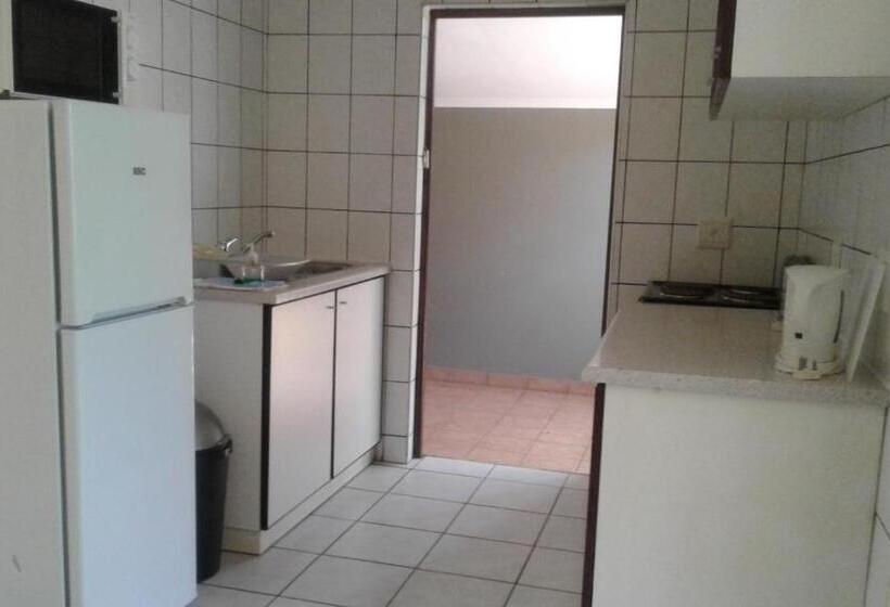 استراحتگاه Shore Breakers