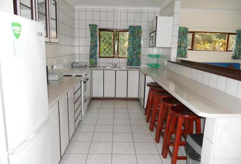 استراحتگاه Shore Breakers