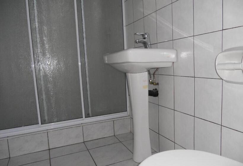 استراحتگاه Shore Breakers