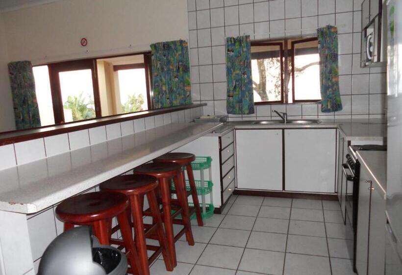 استراحتگاه Shore Breakers