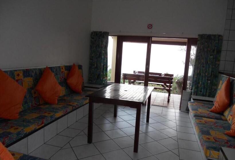 استراحتگاه Shore Breakers