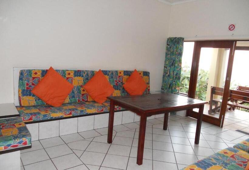 استراحتگاه Shore Breakers