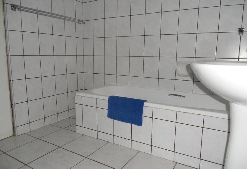 استراحتگاه Shore Breakers