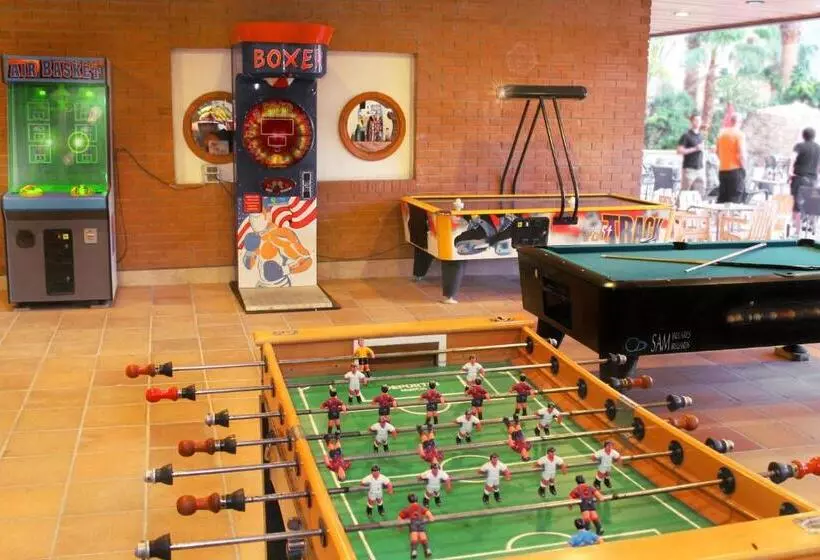 Apartamentos La Era Park