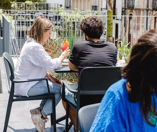 هتل Canadiano Urban Nature