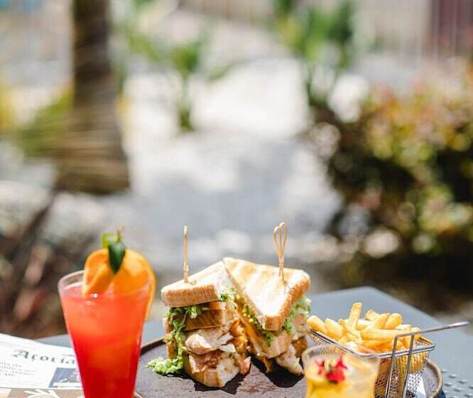 هتل Canadiano Urban Nature