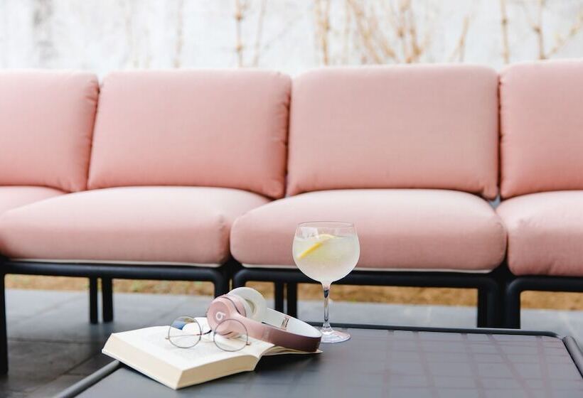 هتل Canadiano Urban Nature