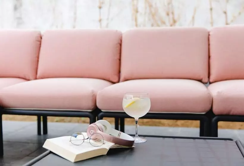 هتل Canadiano Urban Nature