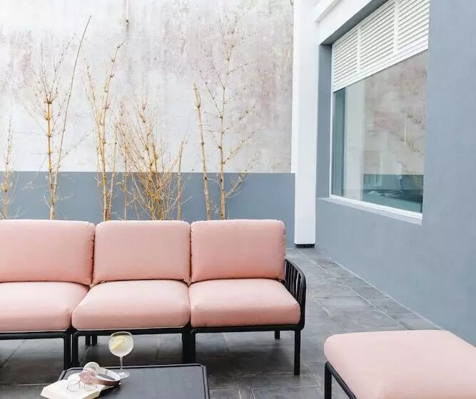 هتل Canadiano Urban Nature