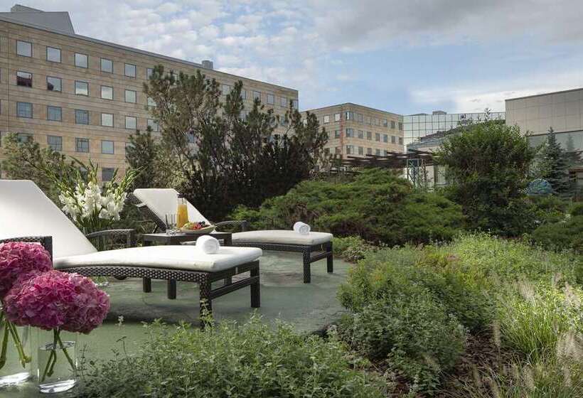 هتل Hilton Prague