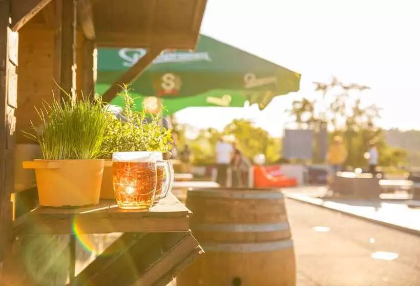 هتل Hilton Prague