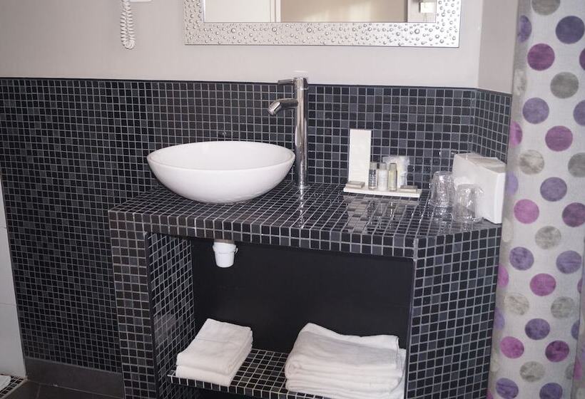 فندق Hôtel L'univers