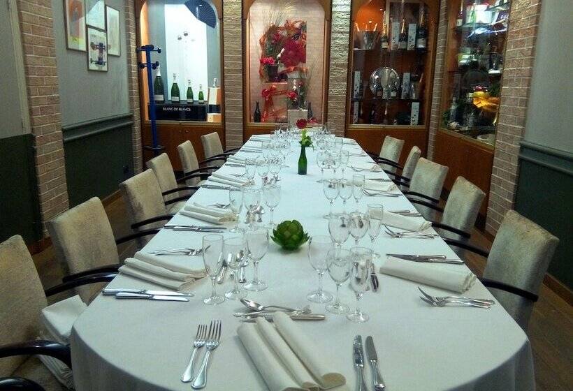 فندق Hôtel L'univers