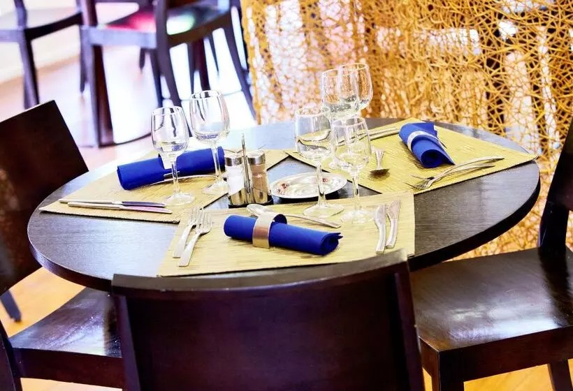 בית מלון כפרי Kyriad Mulhouse Est  Lutterbach