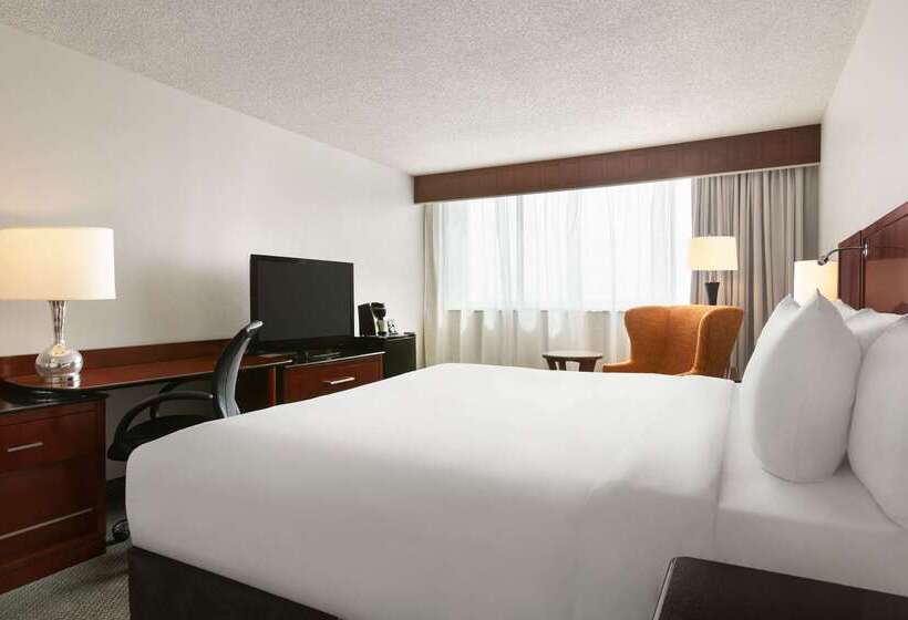 Travelodge By Wyndham Quebec City Hotel & Convention Centre