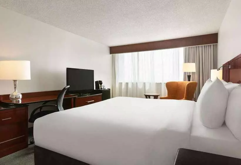 Travelodge By Wyndham Quebec City Hotel & Convention Centre