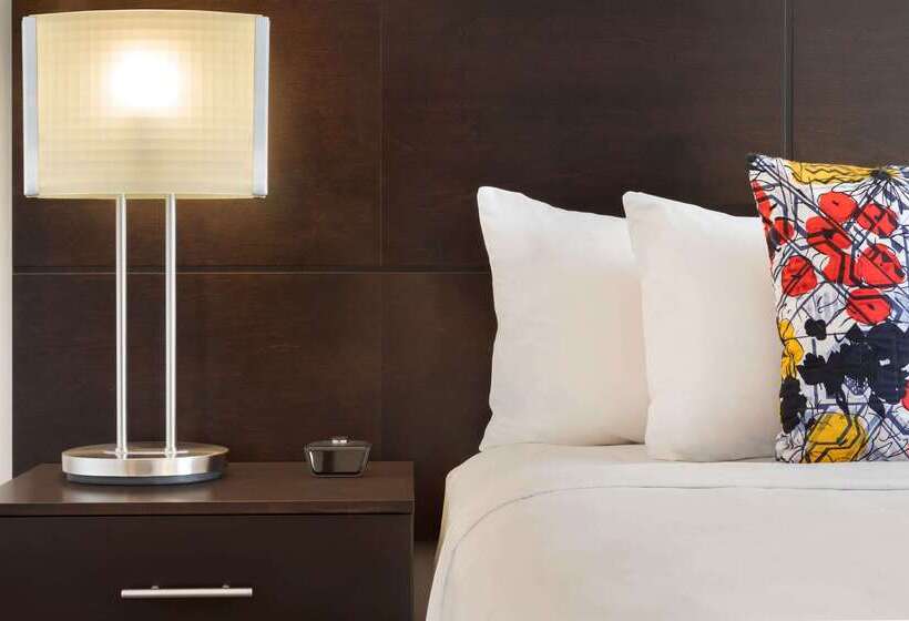 Travelodge By Wyndham Quebec City Hotel & Convention Centre