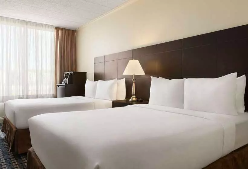 Travelodge By Wyndham Quebec City Hotel & Convention Centre