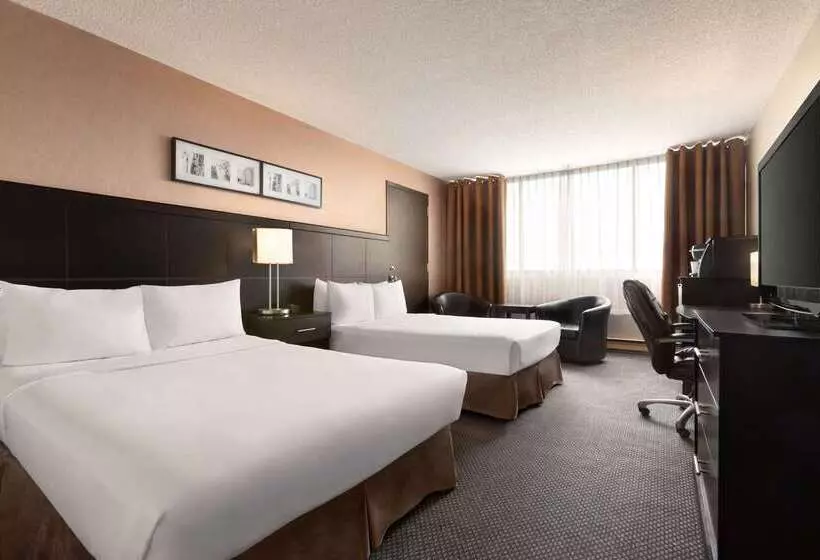 Travelodge By Wyndham Quebec City Hotel & Convention Centre