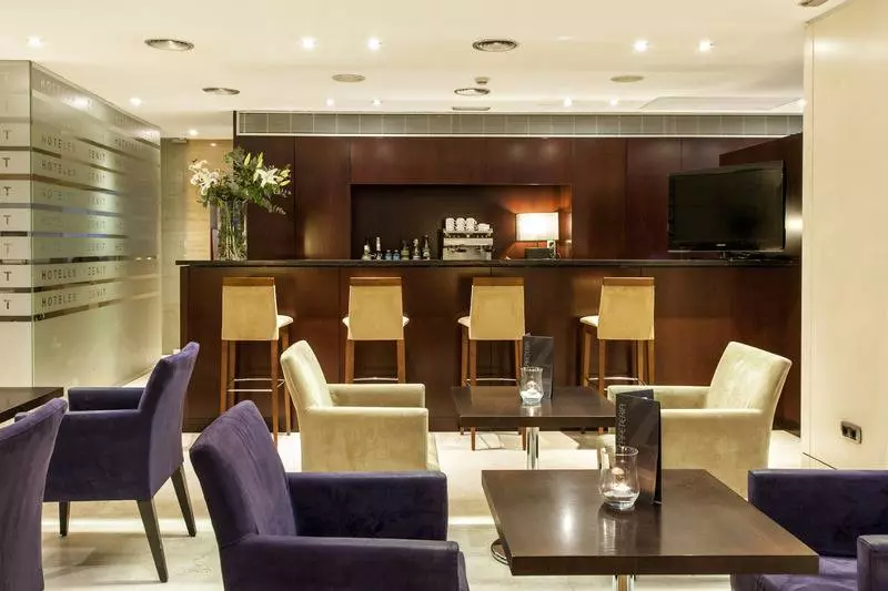 فندق Zenit Coruna