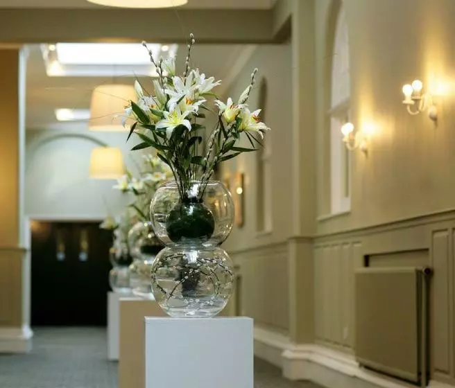 בית מלון כפרי The Rowton