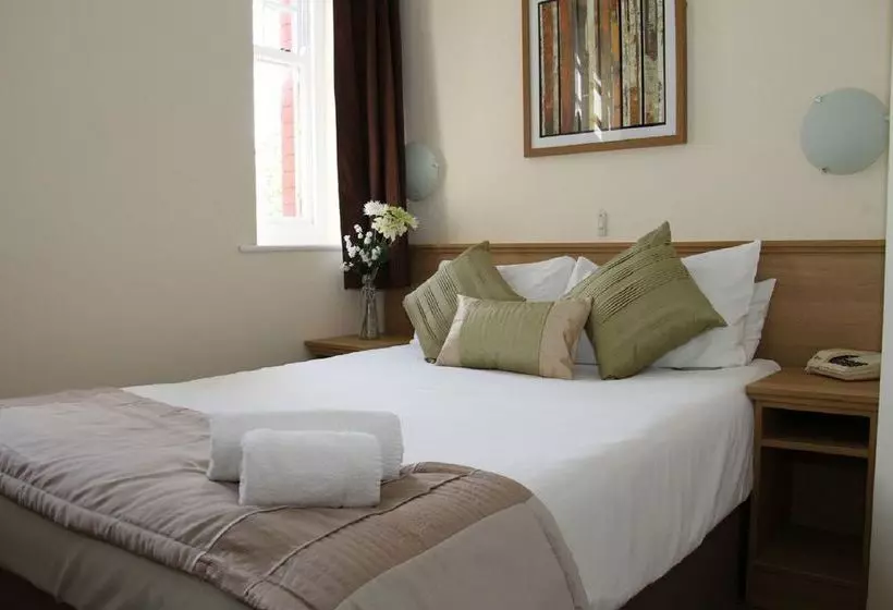 בית מלון כפרי The Rowton