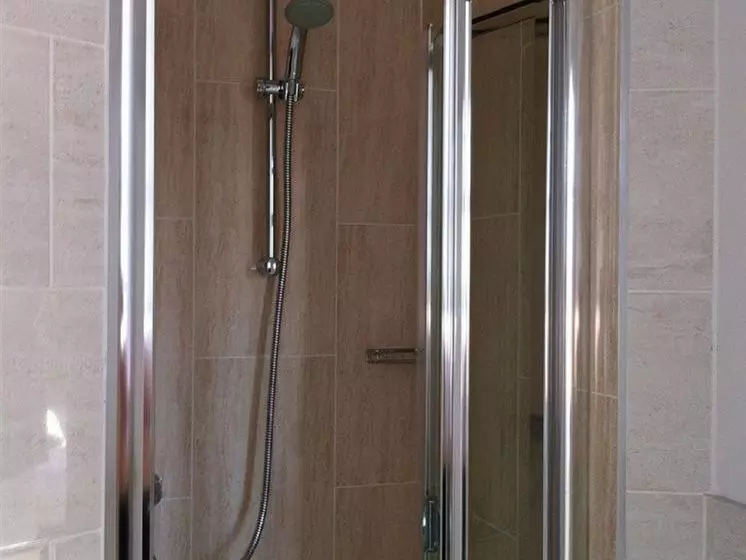 בית מלון כפרי The Rowton