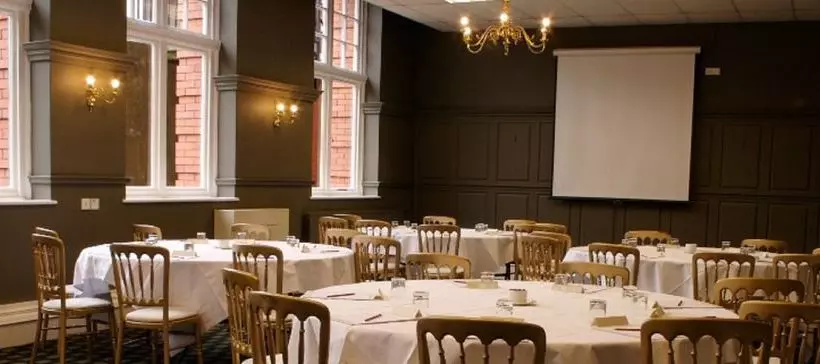 בית מלון כפרי The Rowton