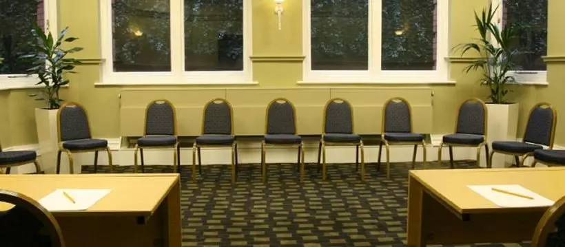 בית מלון כפרי The Rowton