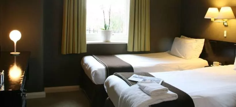 בית מלון כפרי The Rowton