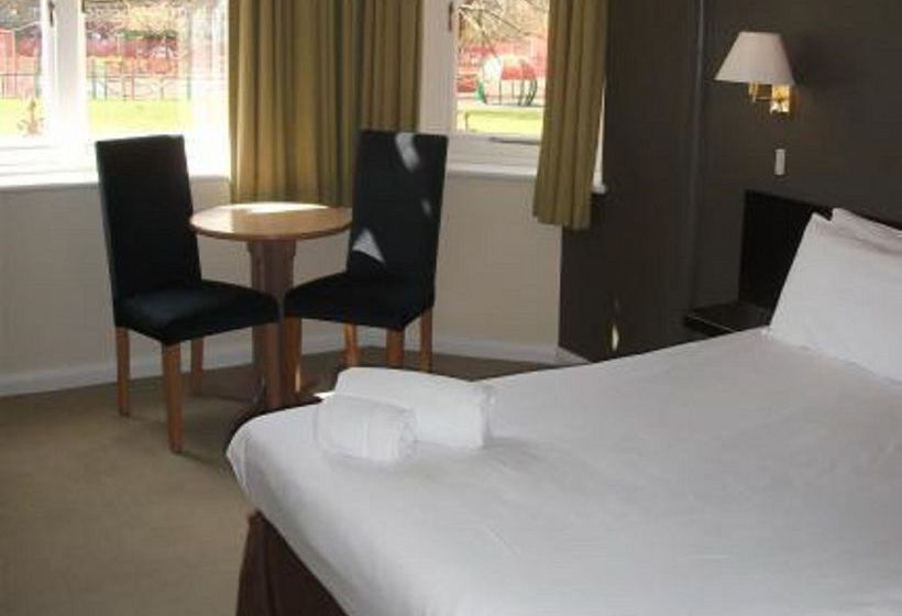 בית מלון כפרי The Rowton