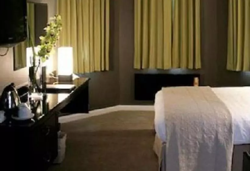 בית מלון כפרי The Rowton