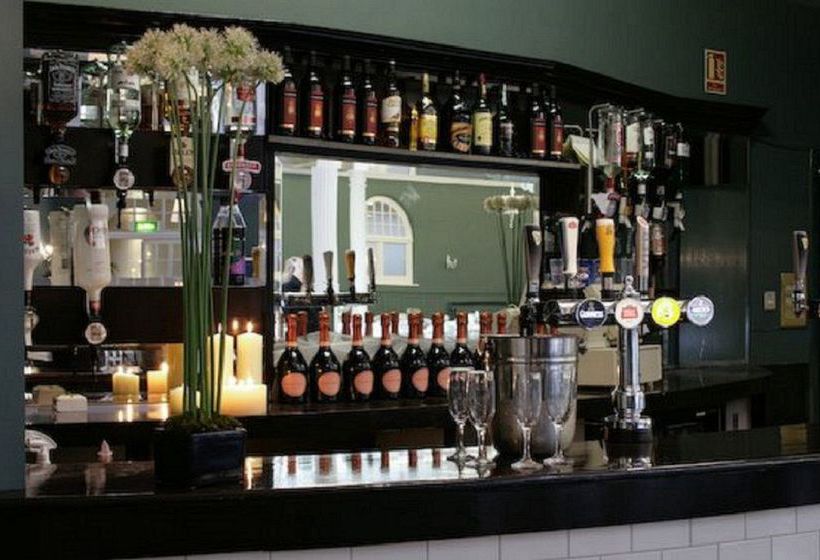 בית מלון כפרי The Rowton